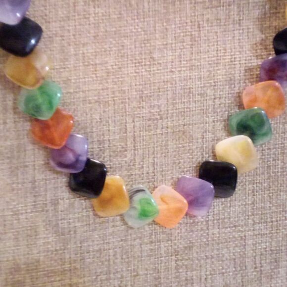 Vintage Jewelry - Vintage Marbled Lucite Square Bead Necklace